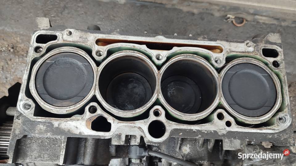 SILNIKA SŁUPEK AHL VOLKSWAGEN PASSAT B5 16B Silniki kompletne Włoszczowa