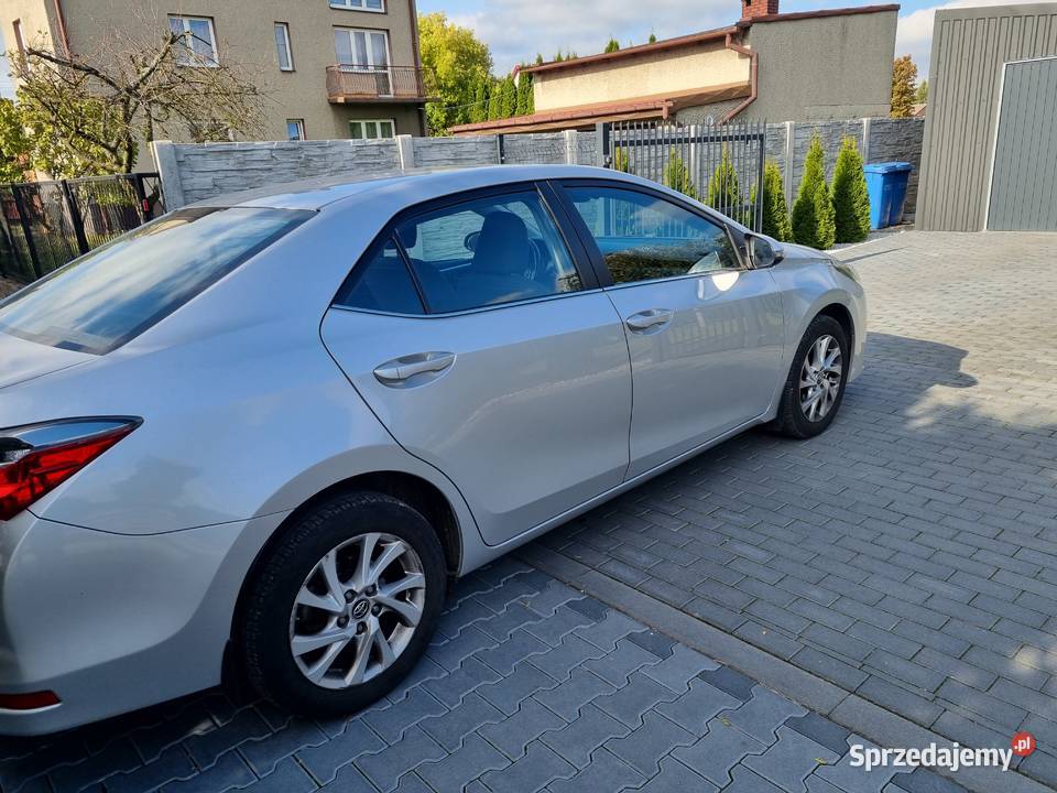 Sprzedam Toyote Corolle 16 benzyna 2017r 132 132KM Corolla łódzkie Radomsko