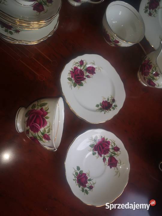 Biała porcelana z bordową różą Colclough Made in Porcelana i szkło pomorskie