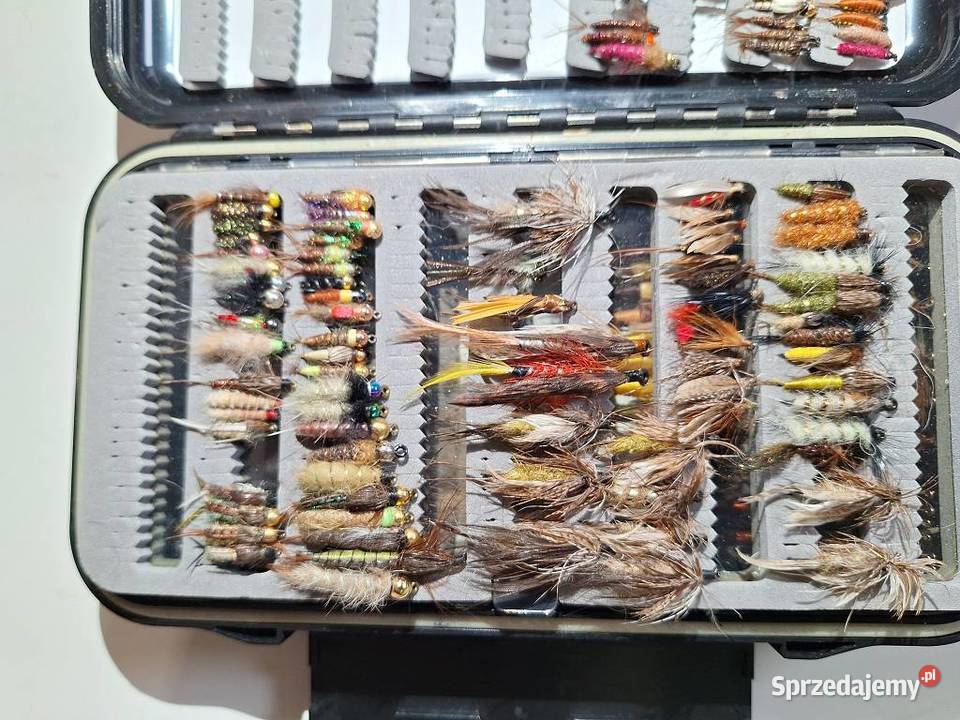 Przynęty wędkarskie Muchowe 230 sztuk pudełko śląskie Sosnowiec sprzedam
