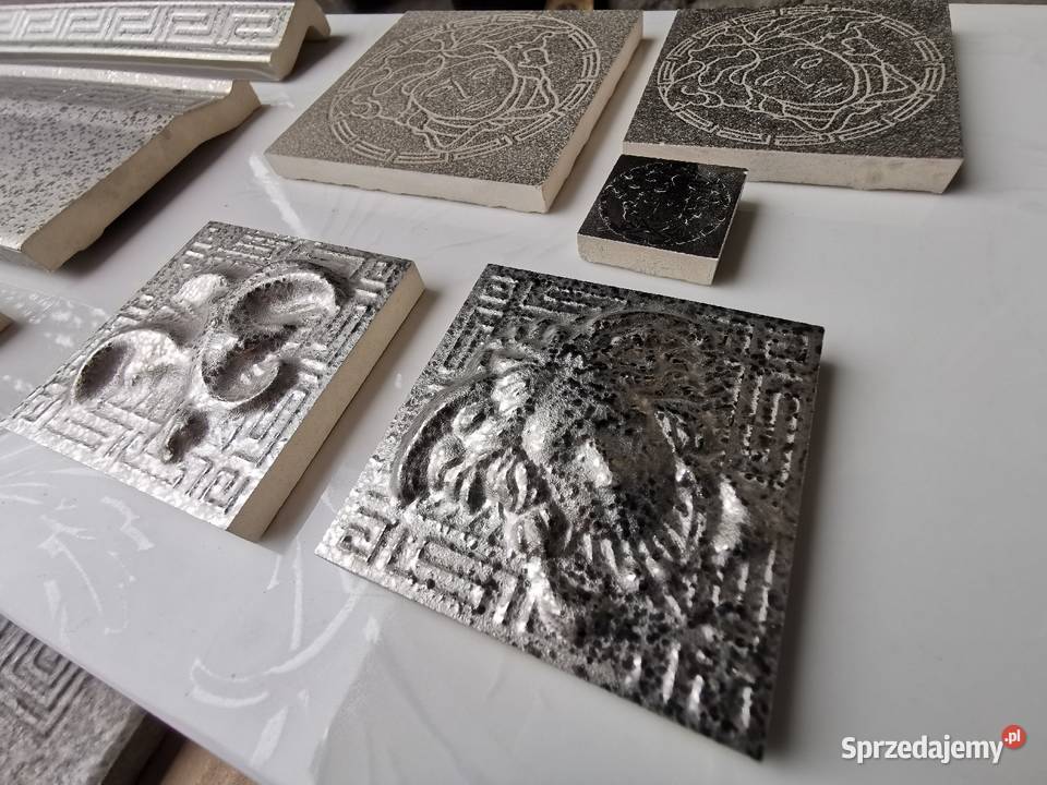 VERSACE Srebrne dekory i cokoły ceramiczne Poskwitów