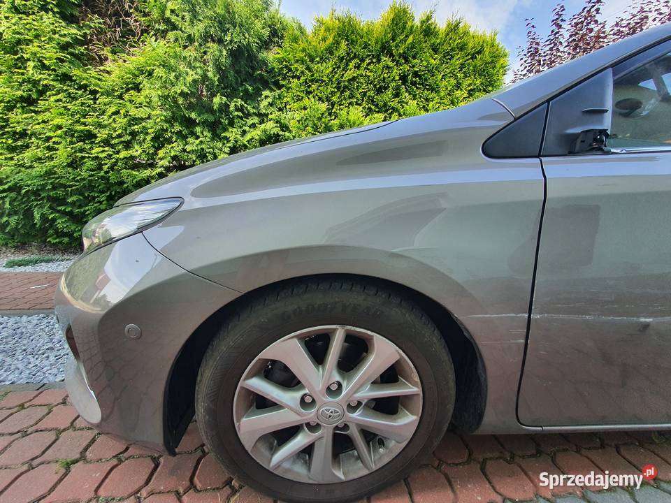 Toyota Auris 16 Touring Sports 2014 r blpg Skaryszew sprzedam