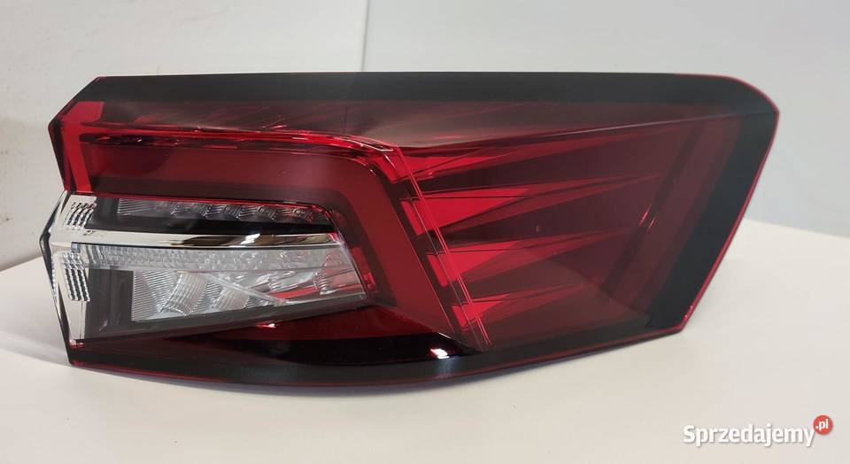 SKODA SUPERB 4 LAMPA PRAWY TYŁ LED 3P0945208