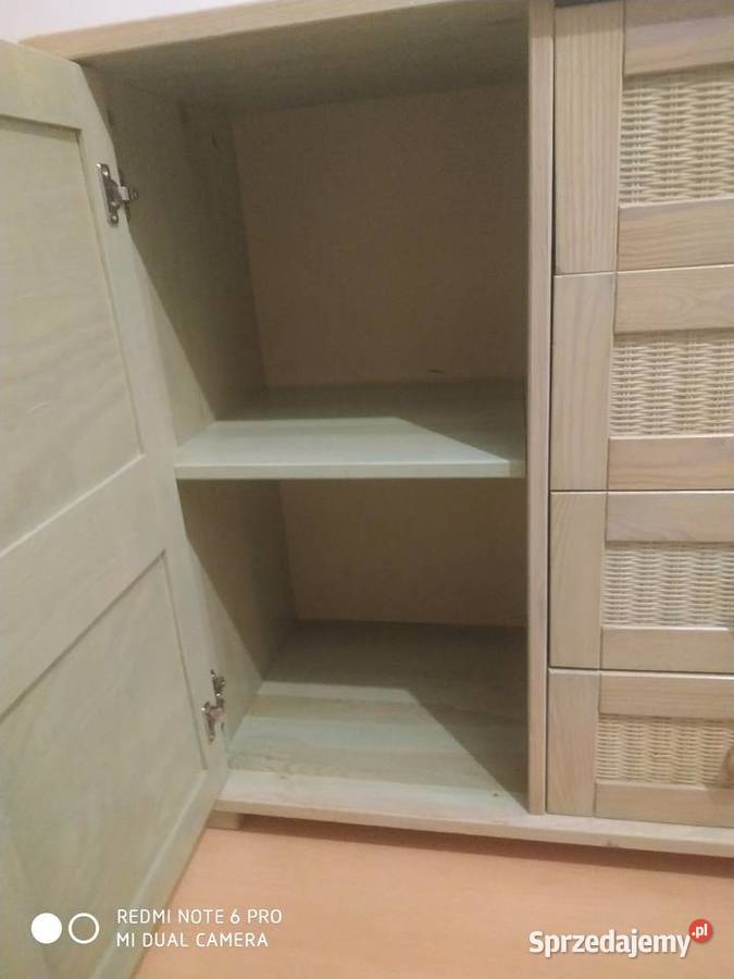 Komoda drewniana z szafkami