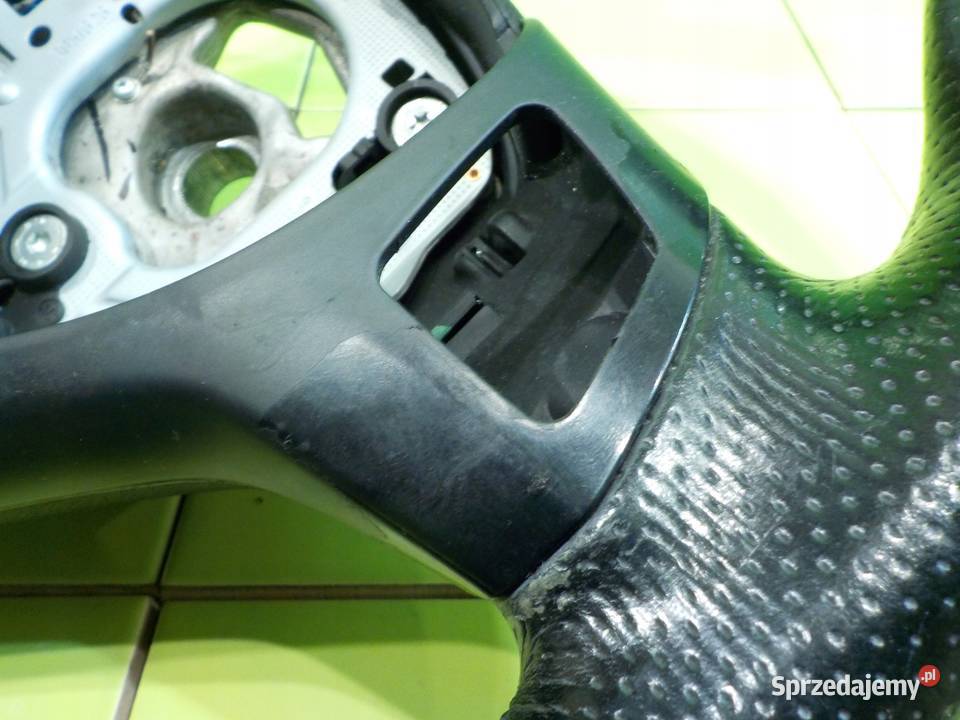 BMW X1 E84 0912 kierownica 7839075 Kierownice Suków