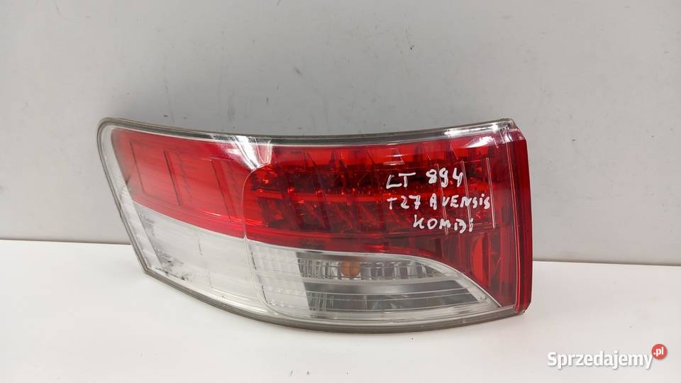 TOYOTA AVENSIS T27 KOMBI LAMPA TYŁ LEWA osobowe wielkopolskie Zbierkowo