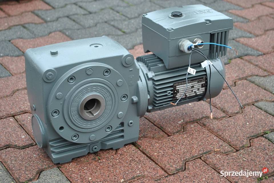 Motoreduktor kątowy 075kw 328obrmin z Kargowa