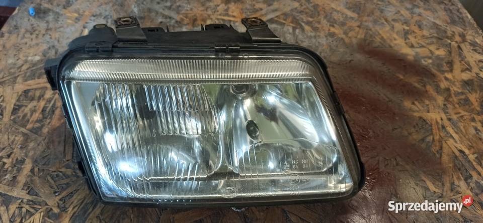 Lampa przód audi A3 8l prawa Zamość