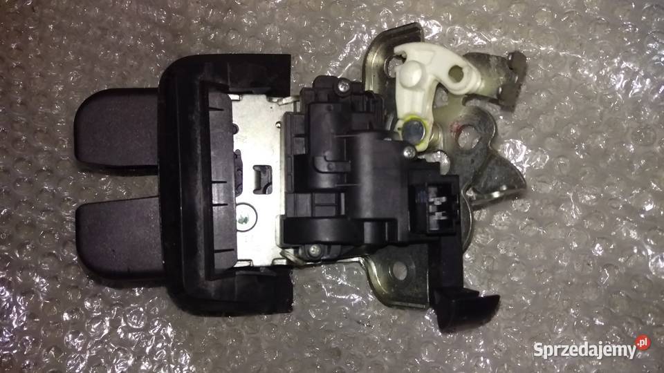 ZAMEK TYLNIEJ KLAPY AUDI A 3 8 P 2007 R Wrocław sprzedam
