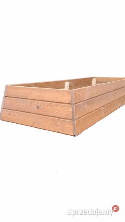 Drewniana obudowa grobu skośna