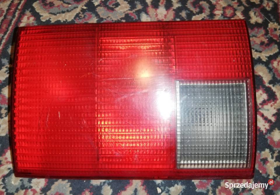 Lampa tył tylna lewa w klapę Audi 80 b4 sedan lampy tylne