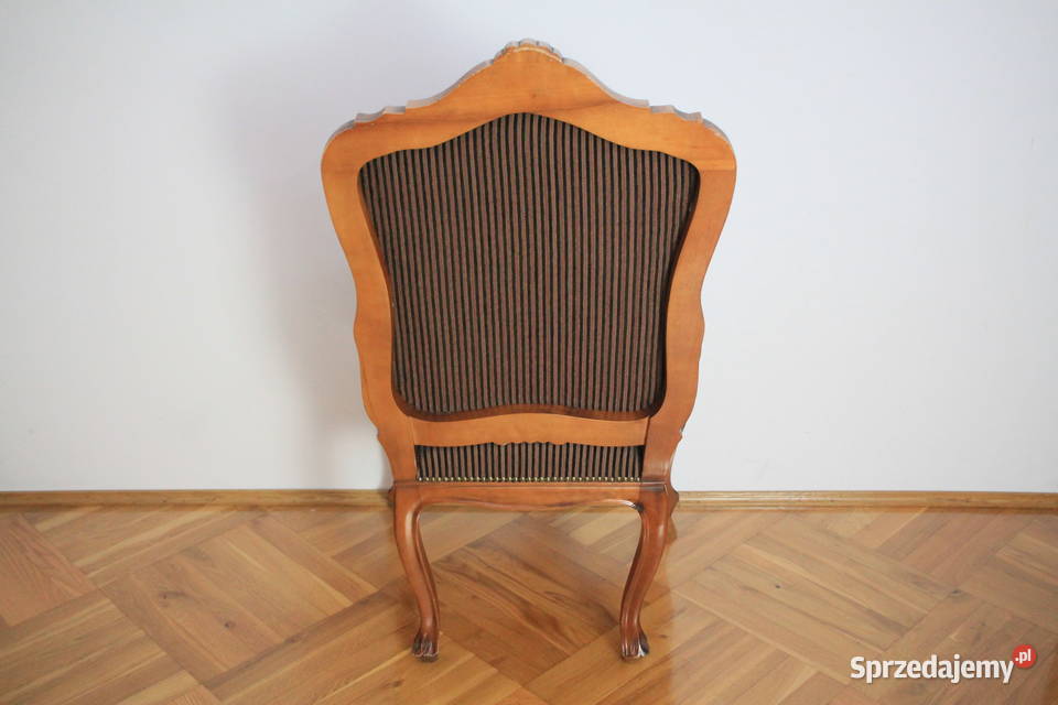 Pięknie zdobiony fotel klasyczny i elegancki śląskie Pszczyna