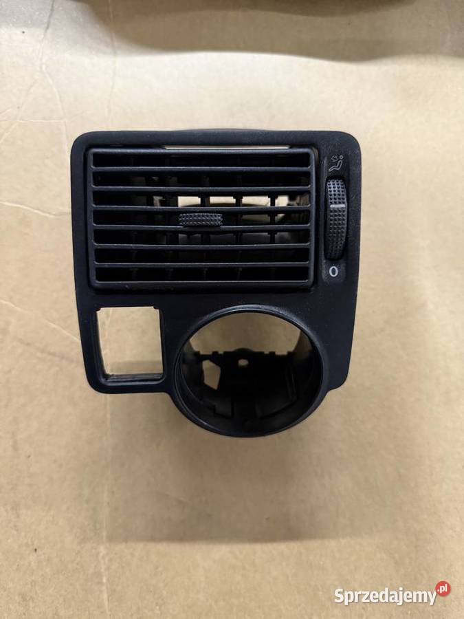 vw golf 4 kratka nawiewu lewa Wyposażenie wnętrza Bielsko-Biała