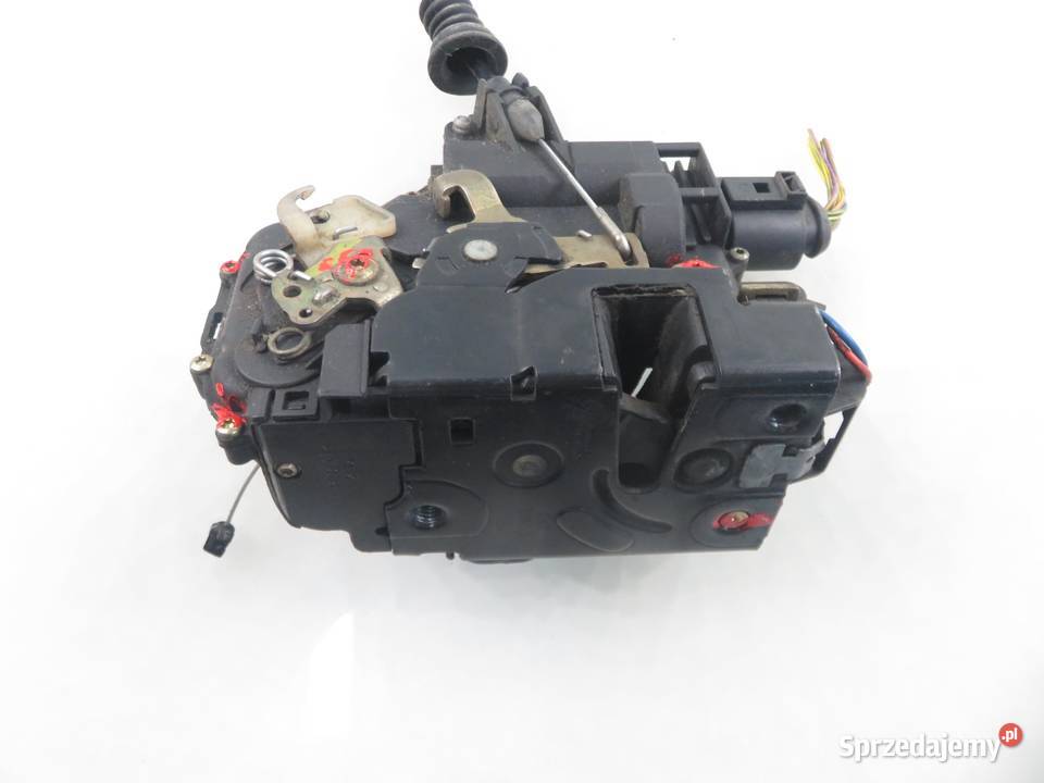 ZAMEK LEWY PRZEDNI LEON I 3B1837015A