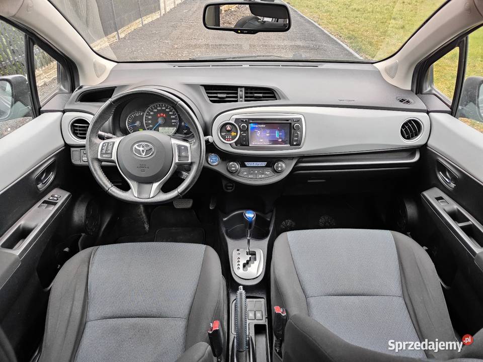 Toyota Yaris Hybrid klima temomat 100KM Łąkociny