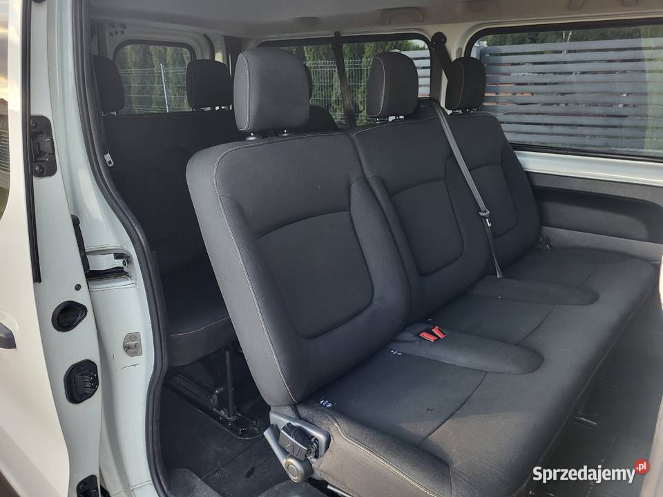 Renault trafic 9 osobowy 2017 256000km Trafic Miedniewice