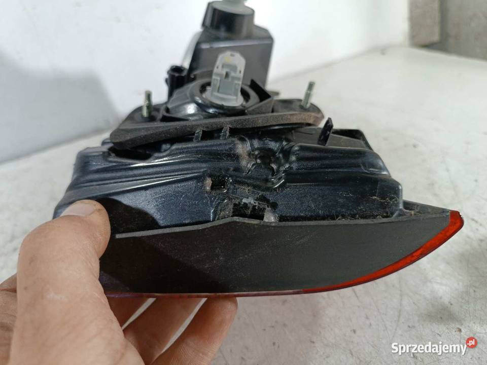 LAMPA W KLAPĘ PRAWY TYŁ NISSAN QASHQAI J11