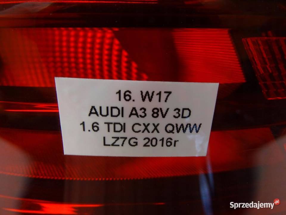 LAMPA LEWA LEWY TYŁ TYLNA W BŁOTNIK AUDI A3 8V