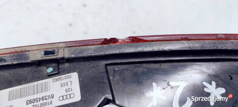 LAMPA LEWY TYŁ W KLAPĘ AUDI A3 8V 3D 8V3945093 osobowe Przystajń