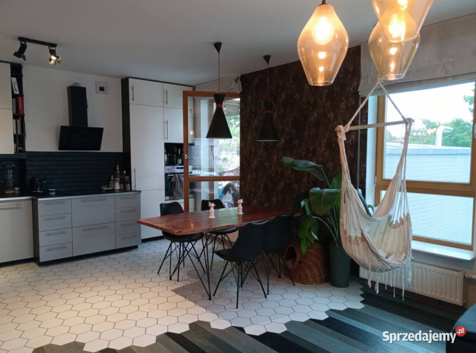 Piękny apartament z dużym tarasem i ogrodem na