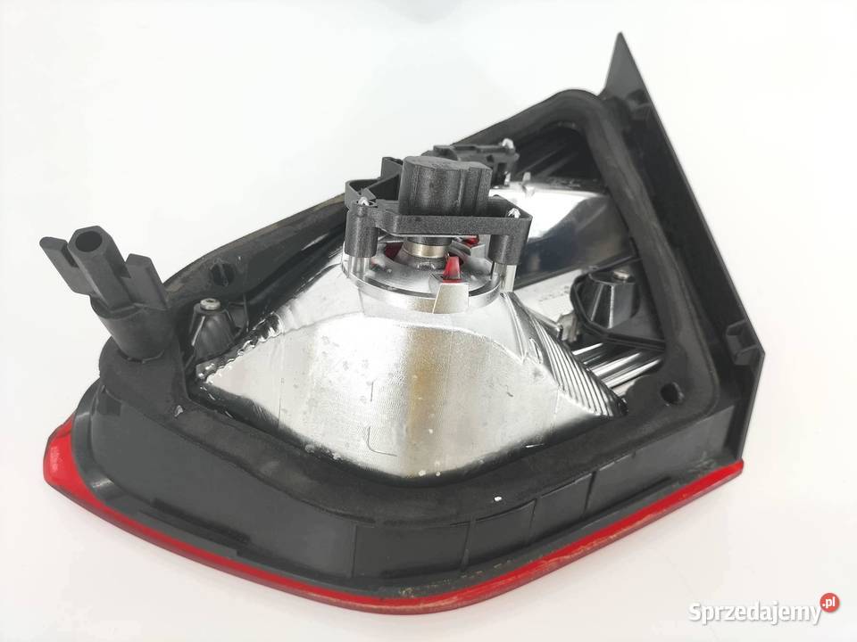 LAMPA TYŁ W KLAPĘ LEWA EU 207996 Opel Crossland Lampy tylne
