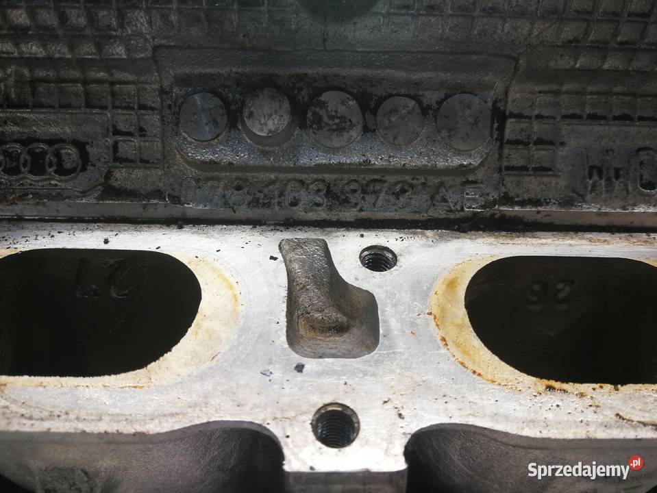 GŁOWICA KOMPLETNA PRAWA AUDI 27 ARE 078103373AE Głowice cylindrów Przystajń