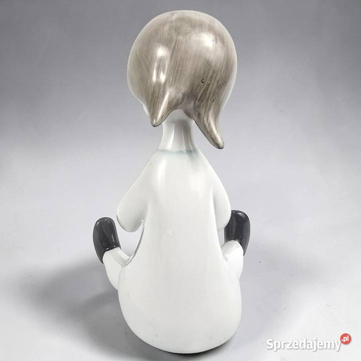 dziecko z wiaderkiem lalki art deco Hollóhza Bronisze