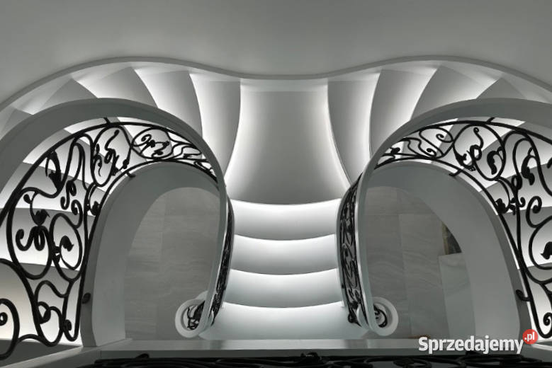 Schody drewniane giete krecone balustrada kuta