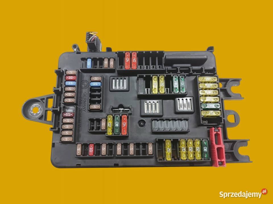 SKRZYNKA BEZPIECZNIKÓW 9337880 16 B Bmw Seria 1