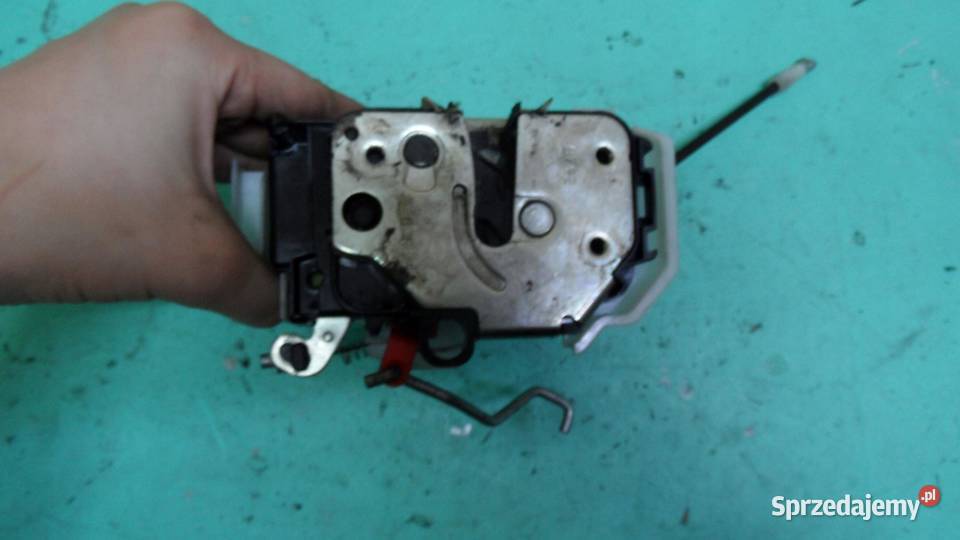 FIAT QUBO 13r zamek drzwi prawy przód