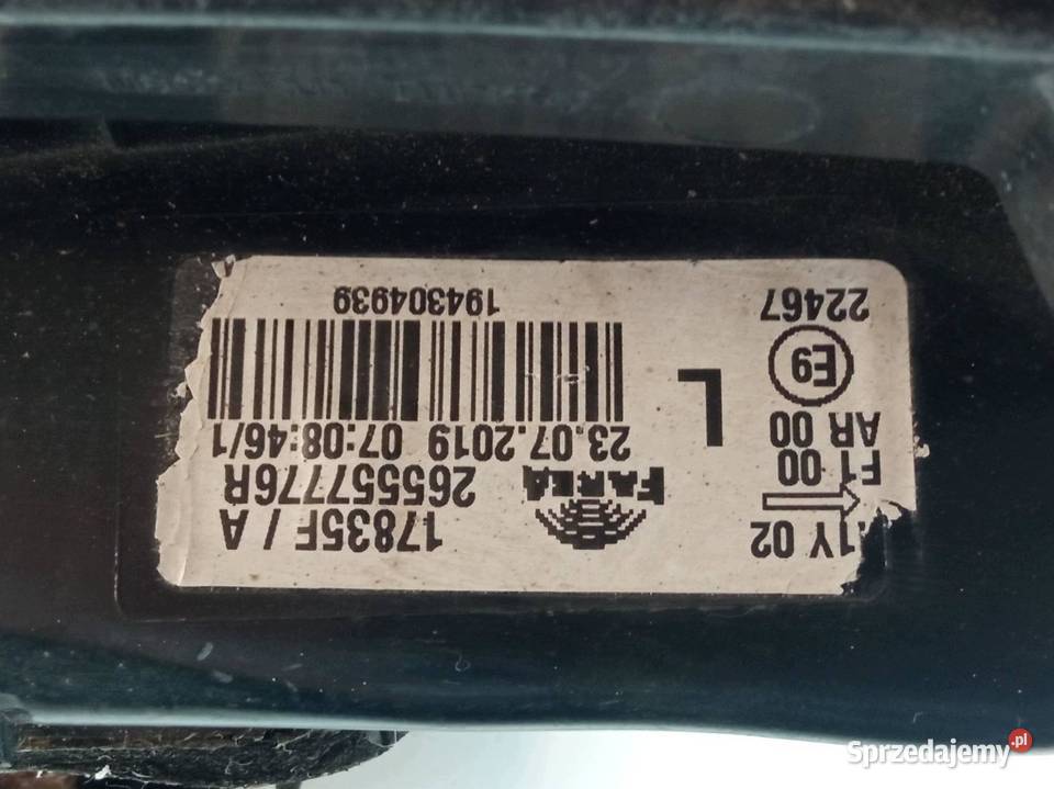 LAMPA TYŁ W KLAPĘ LEWA 265557776R Renault Clio V
