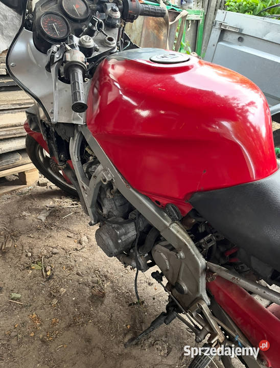 Uszkodzony motocykl Honda 600 Lubanie