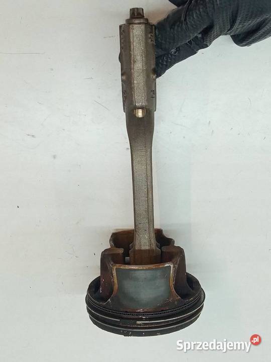 TŁOK KORBOWÓD 82L199 20 TSI TFSI Skoda Superb