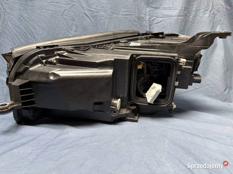 LAMPA PRZEDNIA PRAWA MB A1679065211 Września