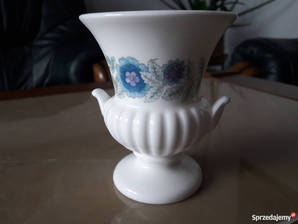 Wazonik amfora Wedgwood Porcelana i szkło Janów Lubelski