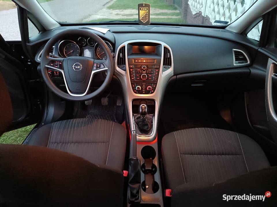 Opel Astra J 17 CDTI 110 Doinwestowany Niski manualna Goszczyn sprzedam