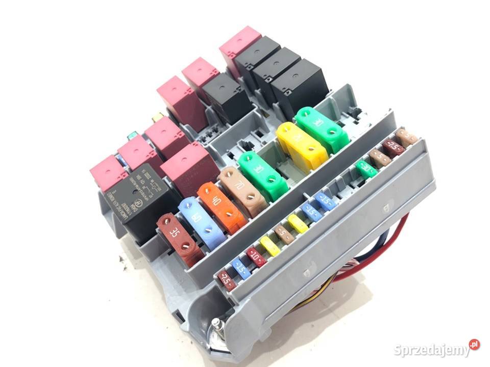 SKRZYNKA BEZPIECZNIKÓW FIAT 500 Hatchback 10 69 osobowe podkarpackie sprzedam