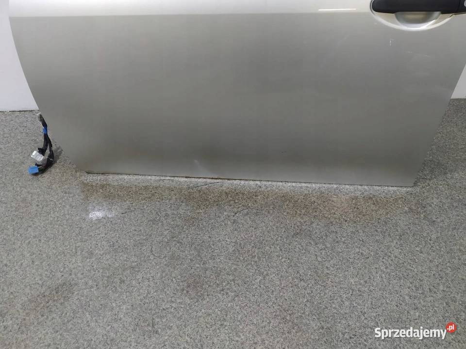 DRZWI LEWE PRZÓD SREBRNE Toyota Auris I 20062012