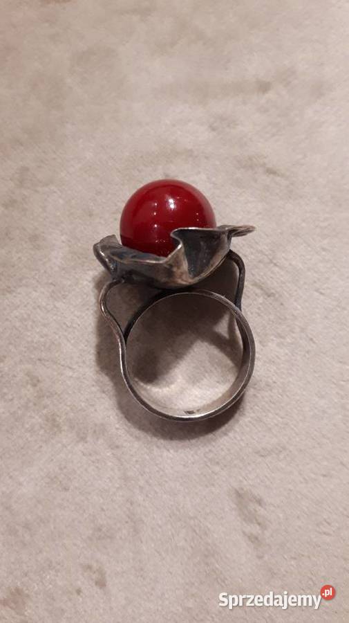 pierścionek srebrny z koralową kulką mazowieckie Skaryszew