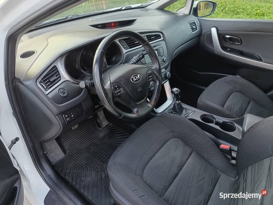 KIA Ceed 14 Benzyna 2016 Bezwypadkowa stan 32 aluminiowe felgi Pabianice