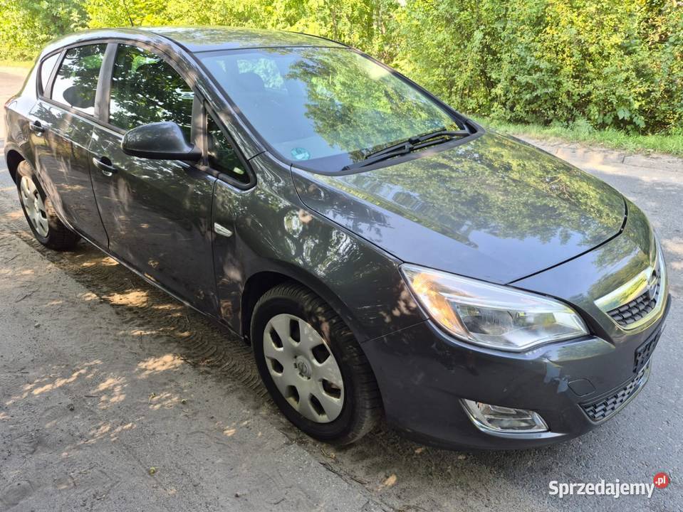 Opel Astra J 2011 benzyna Samochody osobowe Wołów