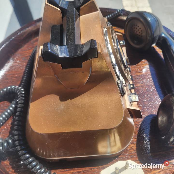 Zabytkowy aparat stacjonarny telefon z tarczą