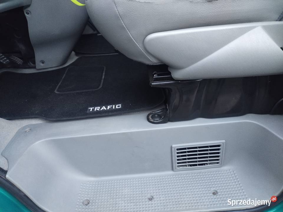 Renault Trafic Passenger 8 osób klima Webasto radio Częstkowo
