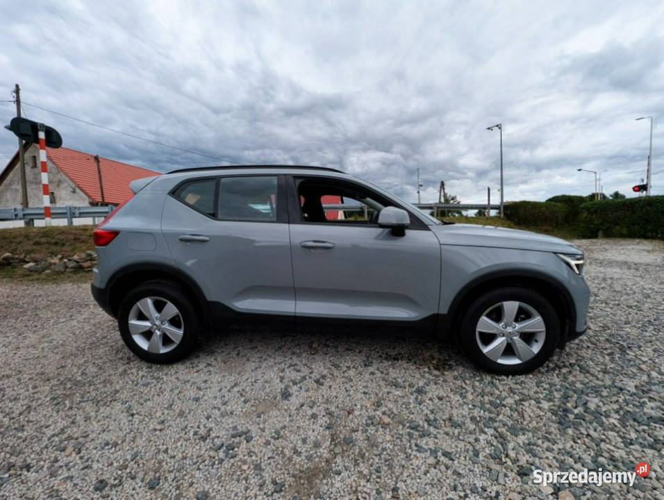 Volvo XC 40 xc40 T2 piekny szary kolor benzyna światła do jazdy dziennej Kamienna Góra