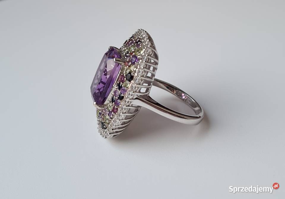 Srebrny pierścionek z kamieniami szlachetnymi mazowieckie