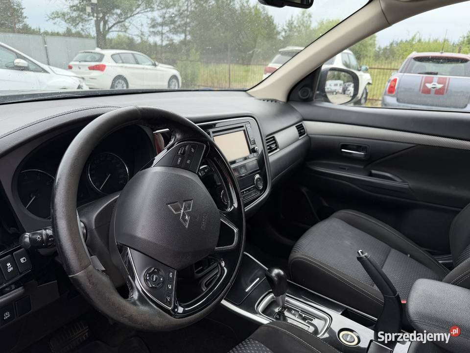Mitsubishi Outlander 20 4WD CVT Diamant Edition Rok produkcji 2017 Samochody osobowe