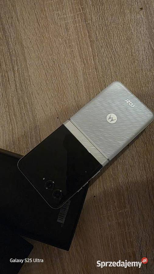 Telefon Motorola Razr 60