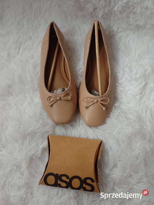 39UK9 ASOS Design Beżowe baleriny biznesowe z Asos