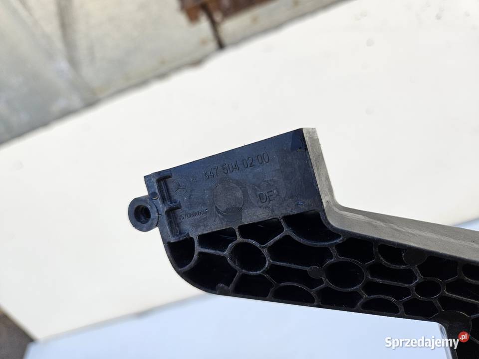 MERCEDES VITO VKLASA W447 UCHWYT RAMA CHŁODNICY Międzychód