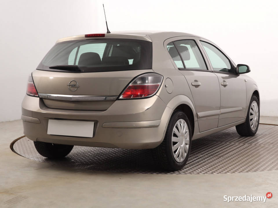 Opel Astra 14 16V Rok produkcji 2007 Astra